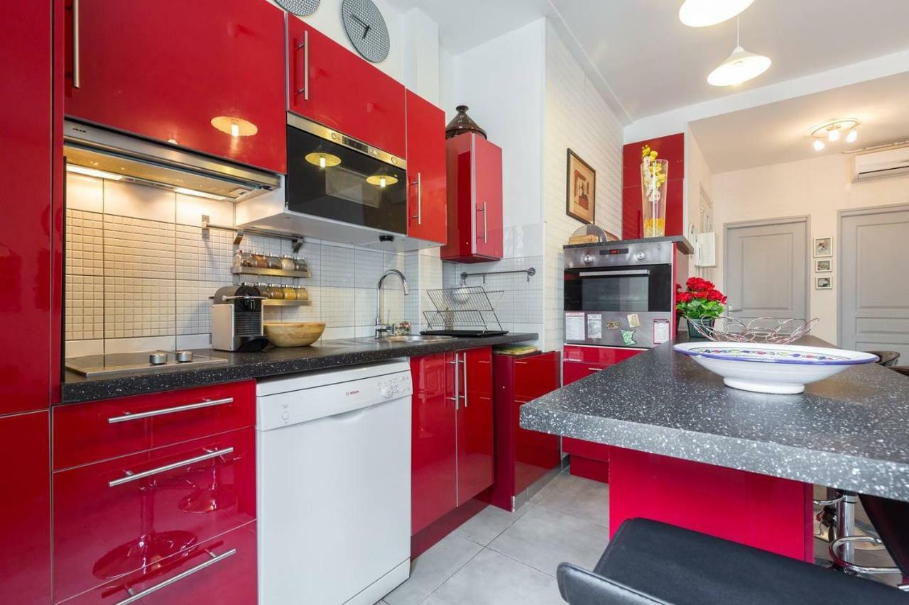 Stylish White And Red Apartments Juan-les-Pins Exterior photo