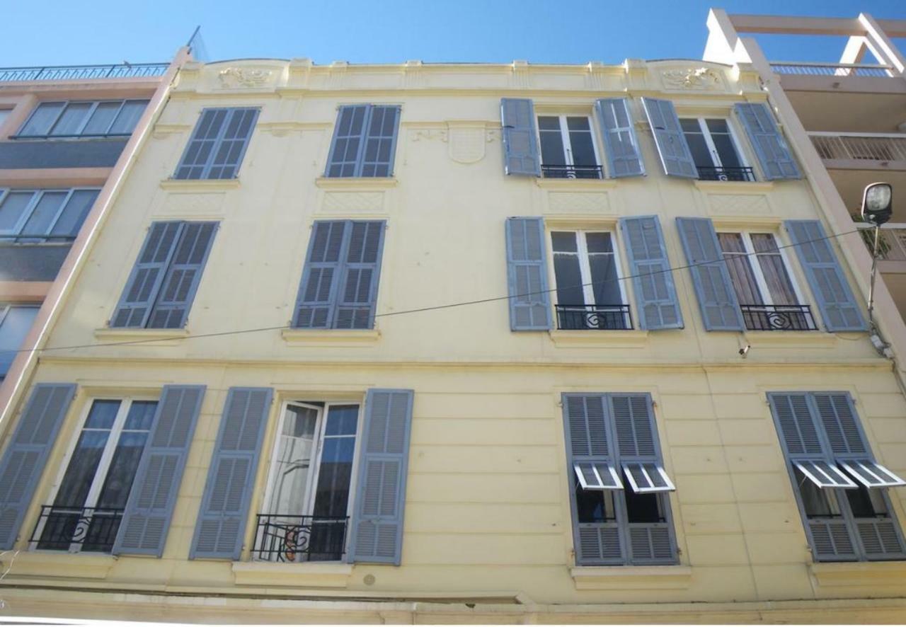 Stylish White And Red Apartments Juan-les-Pins Exterior photo
